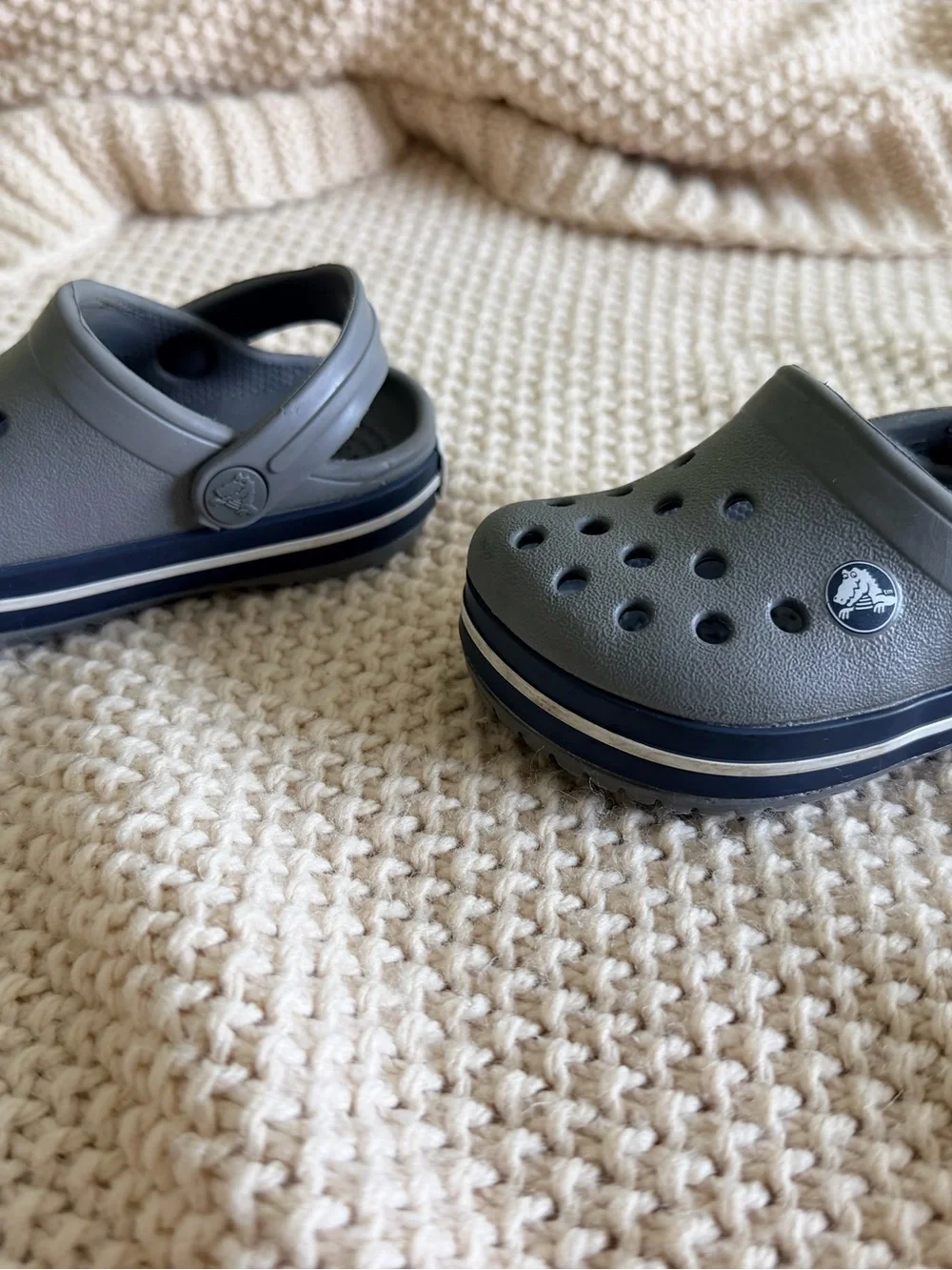 🩶 Crocs Classic Clog — C4